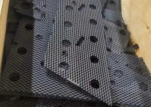 Maille en titane pour le placage de circuits imprimés